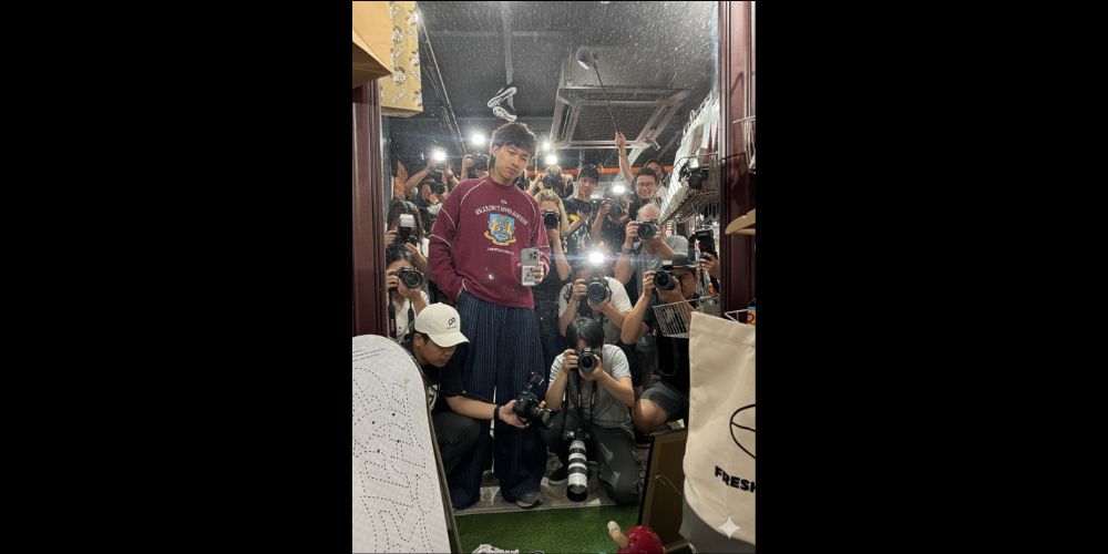 Mirror Reflection (Paparazzi) Prompts